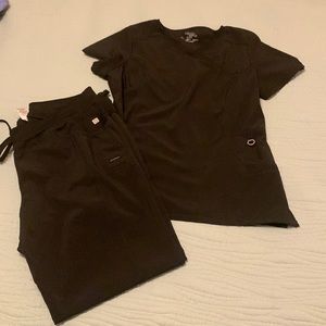 Cherokee infinity women’s scrub set